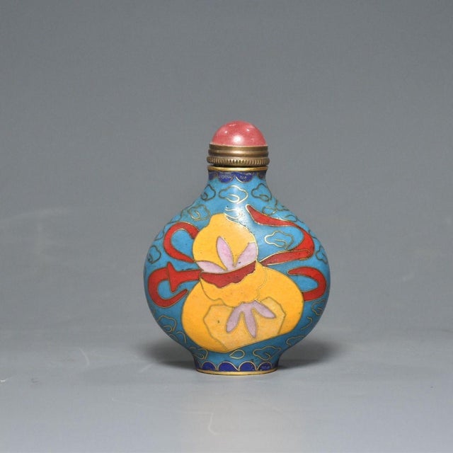 This exquisite vintage Chinese snuff bottle is crafted from copper with vibrant cloisonné enamel work. The bottle is...