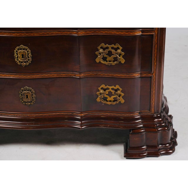 Brown Late 20th Century Alfonso Marina Handcrafted Mahogany Serpentine Chest of Drawers With Brass Hardware For Sale - Image 8 of 9