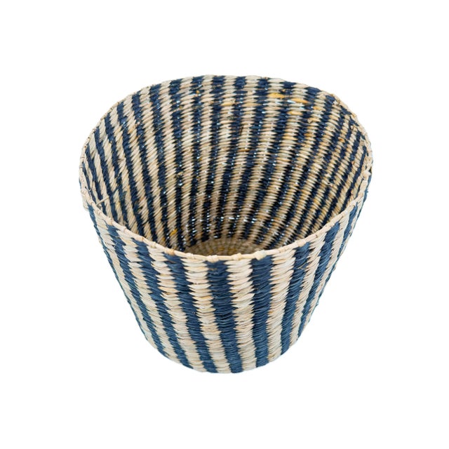 A beautifully handwoven basket crafted in Vietnam, where traditional weaving techniques meet timeless, sculptural form....