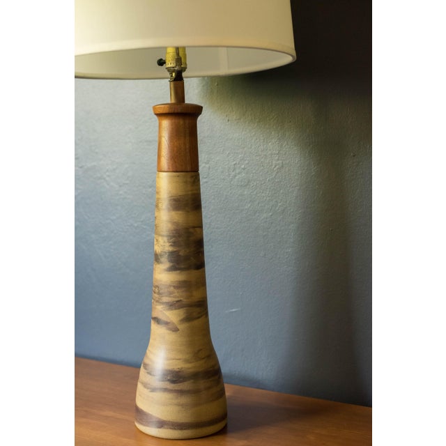 1960s Vintage Pair of Stoneware and Walnut Accent Table Lamps by Jane and Gordon Martz For Sale - Image 5 of 12