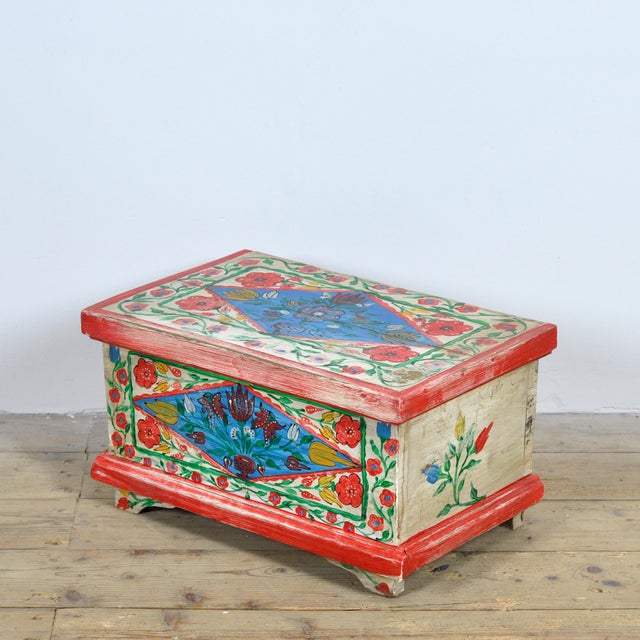 Small Vintage Folk Art Chest, 1950 For Sale - Image 4 of 11