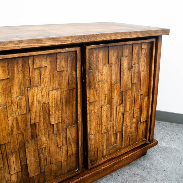 Wood Mid Century Modern Credenza Dresser Cabinet Oak Brutalist 8 Drawer Wood MCM For Sale - Image 7 of 10