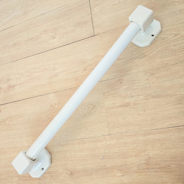 1920s Art Deco Porcelain Towel Holder, 1920s For Sale - Image 5 of 5