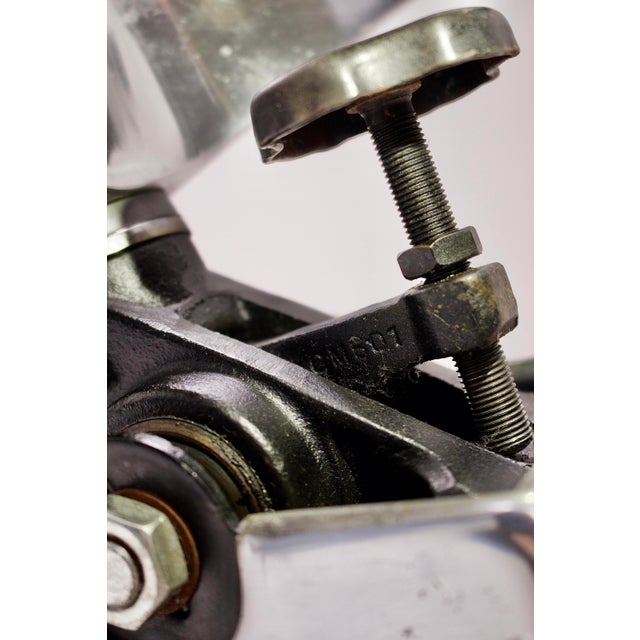 EA 124 Aluminum Swivel Armchair by Charles & Ray Eames Herman Miller, 1980s For Sale - Image 11 of 15