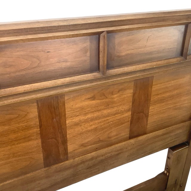 Thomasville Mid-Century Modern Walnut Headboard, Full/Queen For Sale - Image 4 of 12