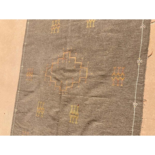 Vintage 1960s Moroccan Berber Kilim Rug, Sand and Pumpkin Orange, 4'8" × 7'9" For Sale - Image 11 of 13