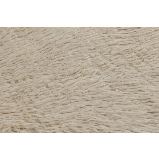 Textile Vintage Turkish Tulu Rug, Creamy Beige Field in Soft Pile - Rug & Kilim For Sale - Image 7 of 8