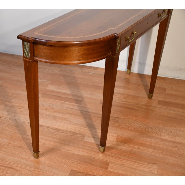 1970s Stickley English Traditional Cherry Satinwood Inlay Console Table Accent Table For Sale - Image 6 of 18