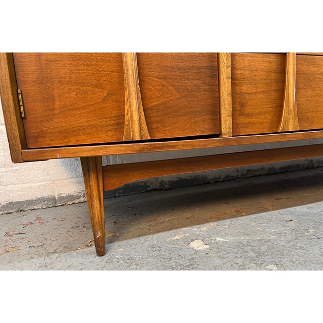 Mid-Century Modern Walnut Credenza by Leo Jiranek for Bassett Furniture For Sale - Image 17 of 18
