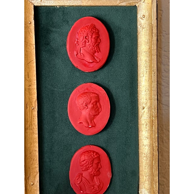 Grand Tour Classical Georgian Inspired Red Cast Emperor Profile Set on the Green Velvet & Gilt Frame For Sale - Image 3 of 11
