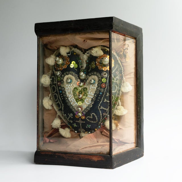 Light Pink Antique Sailors Folk Art 'Sweetheart' Cushion in Glass Case, Late 19th Century For Sale - Image 8 of 14