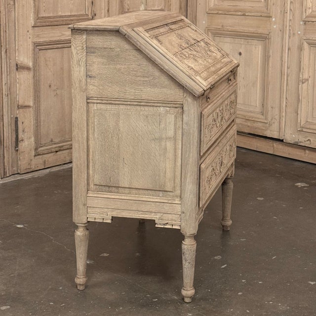 18th Century French Louis XVI Secretary Desk in Stripped Oak For Sale - Image 12 of 18