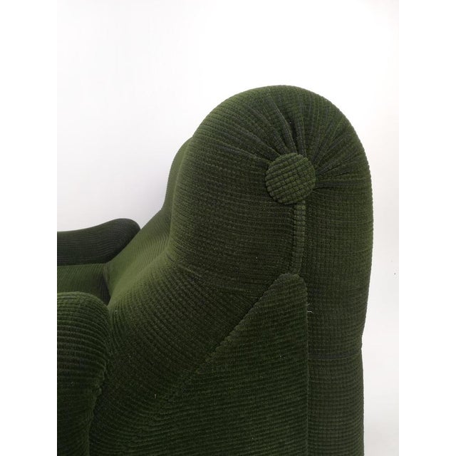 The combination offered consists of 2 modules with side armrests to form a 2-seater sofa. It is possible to add multiple...