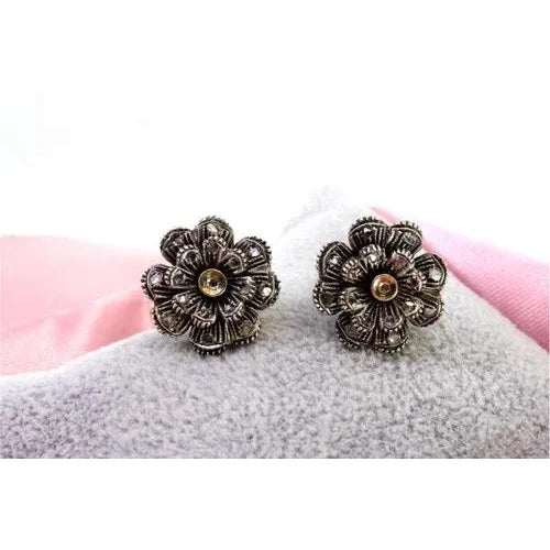 Circular Earrings in Gold and Silver with Flower-Shaped Diamond Chips, Set of 2, in Very Good conditions. Designed 1980 to...