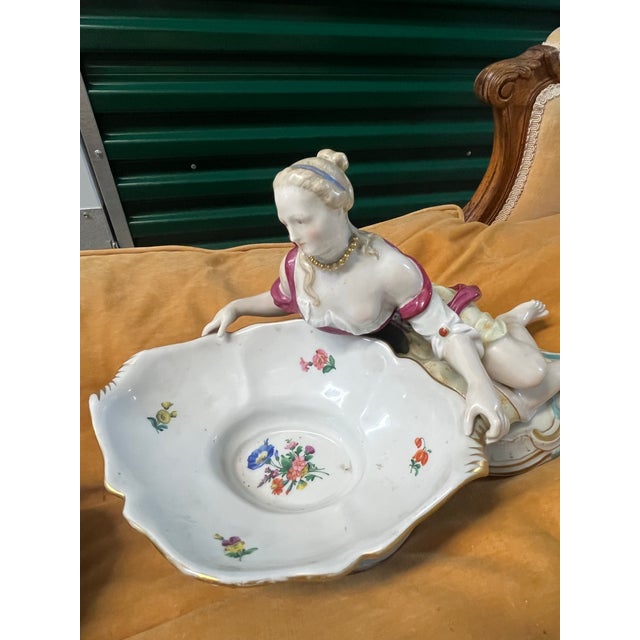 Mid 19th Century A Pair of Meissen Porcelain Man and Women Sweet Meat Dishes For Sale - Image 5 of 9