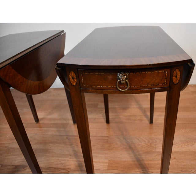 Traditional 1930s Pair of English Regency Mahogany Banded Satinwood Pembroke Side Tables / End Tables For Sale - Image 3 of 16