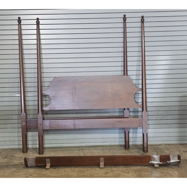 Traditional Craftique Mahogany Queen Size Pencil Post Carved Bed Made in North Carolina For Sale - Image 3 of 9