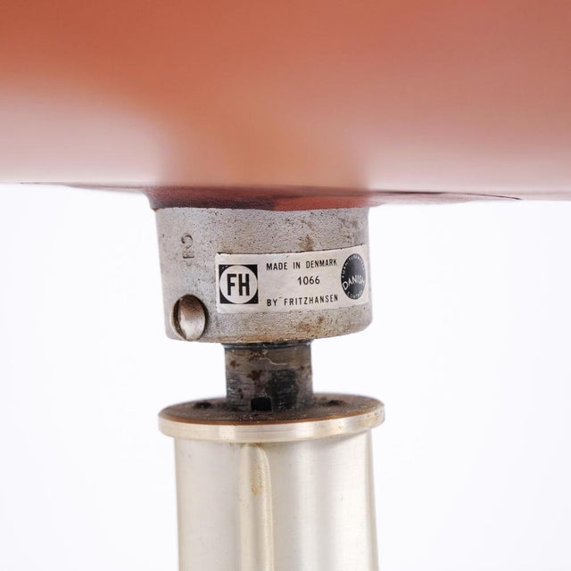 The swan model 3320 by arne jacobsen for fritz hansen in original cognac leather from the 1960s. Iconic danish design....