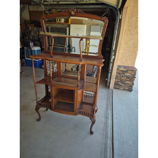Late 19th Century Victorian Mahogany Etagère With a Central Curio Cabinet For Sale - Image 4 of 4