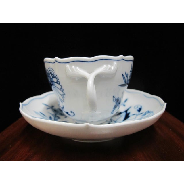 Meissen Porcelain Meissen Blue Onion Porcelain Scallop Rim Coffee Cup & Saucer Set of 4 For Sale - Image 4 of 16