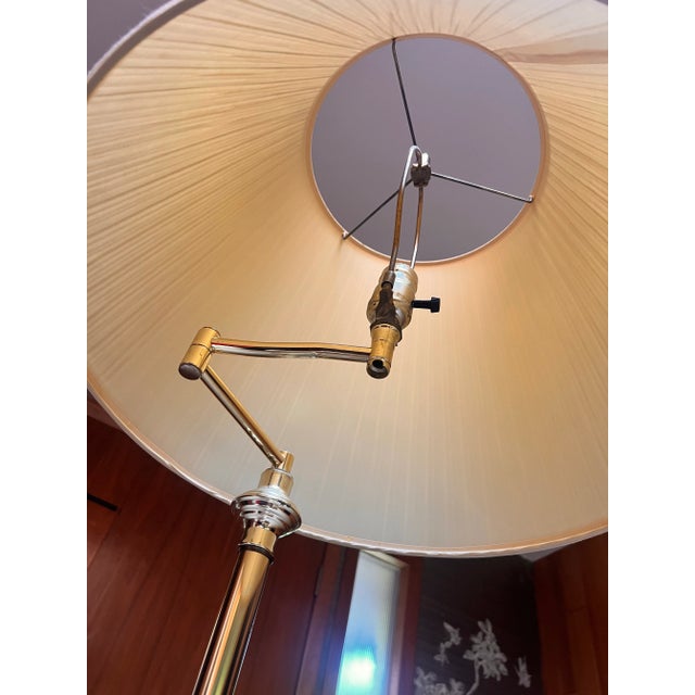 Vintage Brass Swing Arm Floor Lamp – Wescal Hardware & Eagle Socket – Mid Century Traditional For Sale - Image 4 of 9