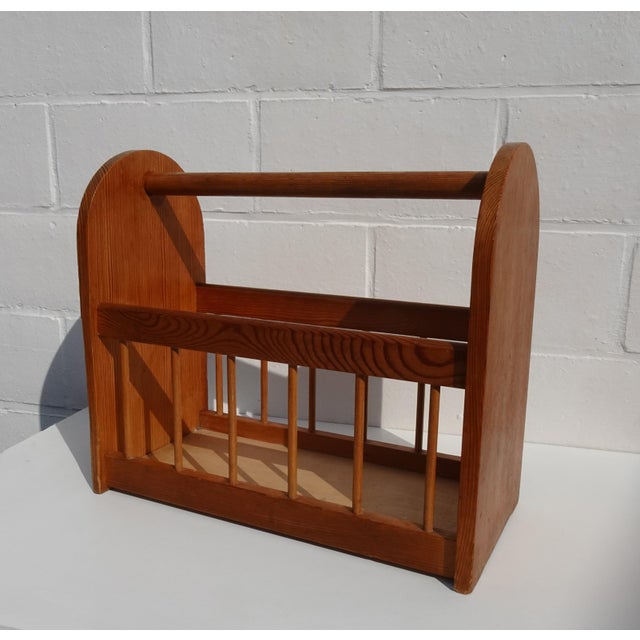German Magazine Rack in Pine Wood, Germany, GDR, 1960s For Sale - Image 4 of 9