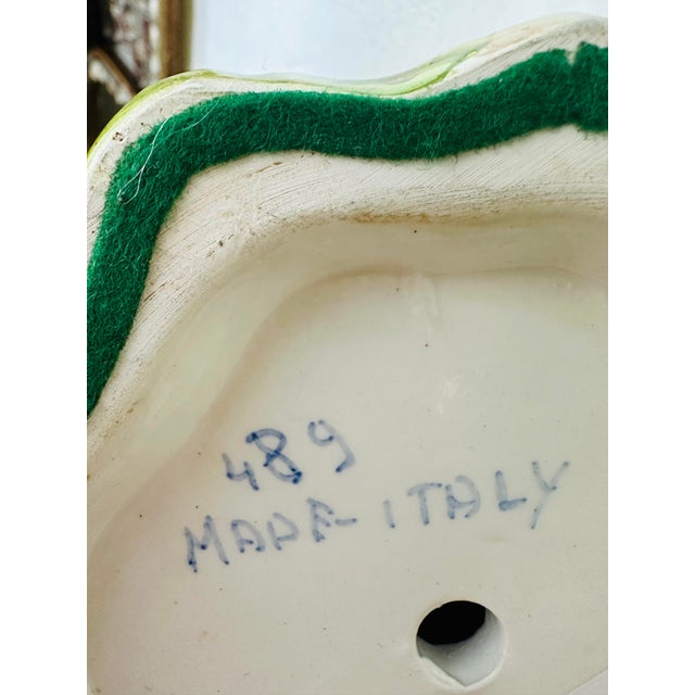 This is a charming vintage ceramic cockatoo figurine, full of personality and craftsmanship. Here’s a detailed...