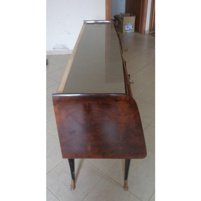 Chest of Drawers with Mirror Primavera 57 Series in Briarwood and Brass by Osvaldo Borsani for Atelier Borsani Varedo, 1957 For Sale - Image 16 of 17