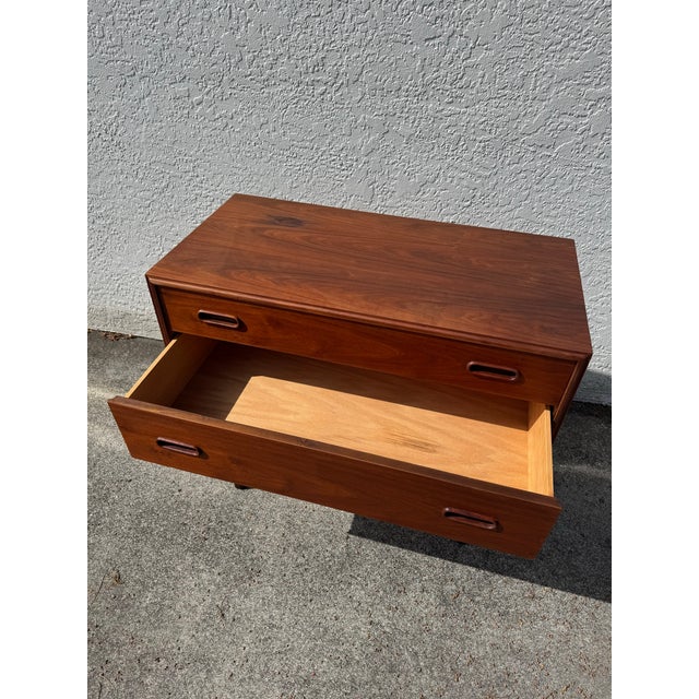 1960s Jack Cartwright for Founders Mid Century Modern Danish Style 3 Drawer Chest of Drawers, Attributed For Sale In Naples, FL - Image 6 of 11