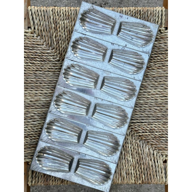 Are they cookies or cakes? This delicious vintage French baking tin serves up oh là là oodles of charm as a decorative...