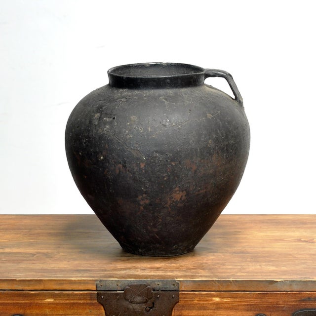 This earthenware pot from Moldova dates from circa 1850 and is a beautiful example of traditional Eastern European folk...
