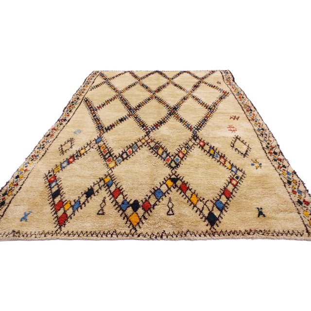Mid-Century Modern Vintage Beni Ourain Moroccan Rug - 06'07 x 10'00 For Sale - Image 3 of 4