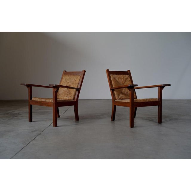 Oak and rush armchairs The chairs are in a good condition with some traces of usage normal to their age.