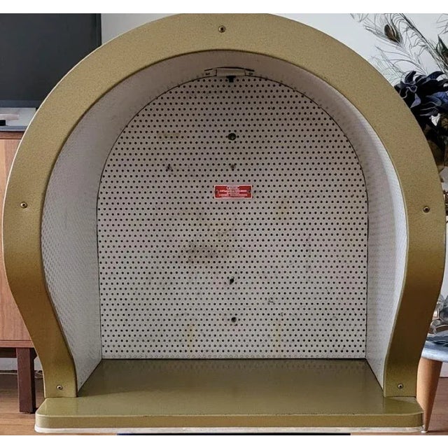 This Outelec soundproof telephone booth, emblematic of the 1970s, embodies the industrial aesthetic of the era. Made of...