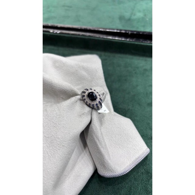 Gold Purity: 18K Solid Gold SAPPHIRE: 5.20 CTS DIAMOND: 0.78 CTS 18K GOLD NET WEIGHT: 7.98 GRAMS GROSS WEIGHT: 9.18 GRAMS...