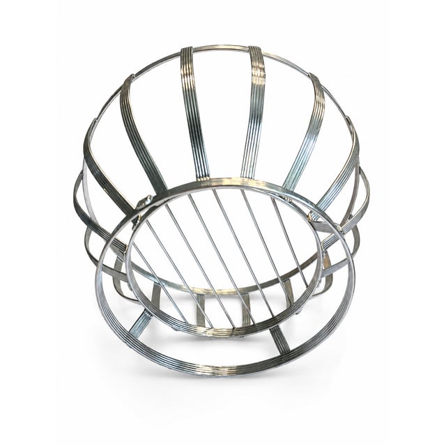 Mid-Century Modern Vintage Sculptural Silver-Tone Metal Wire Fruit Basket, 11” For Sale - Image 3 of 4