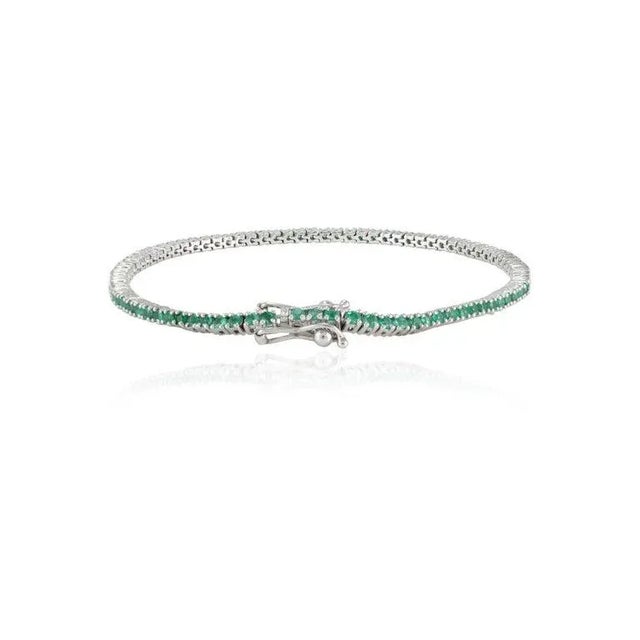 VR Jewels 2.1Carat Emerald May Birthstone Sleek Tennis Bracelet in 18k White Gold For Sale - Image 4 of 11