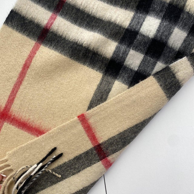 Textile Burberry Light Beige Plaid 100% Cashmere Scarf For Sale - Image 7 of 9