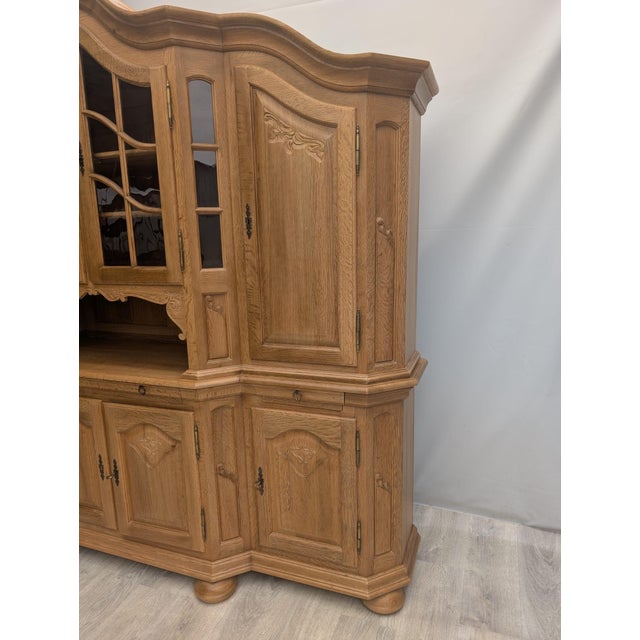 Display Cabinet in Oak For Sale - Image 3 of 18