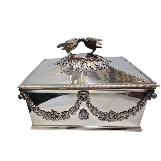 Spanish Royal Silver Box with Crest and Birds by Yanes for Patrimonio Naciona, 1960 For Sale - Image 6 of 12