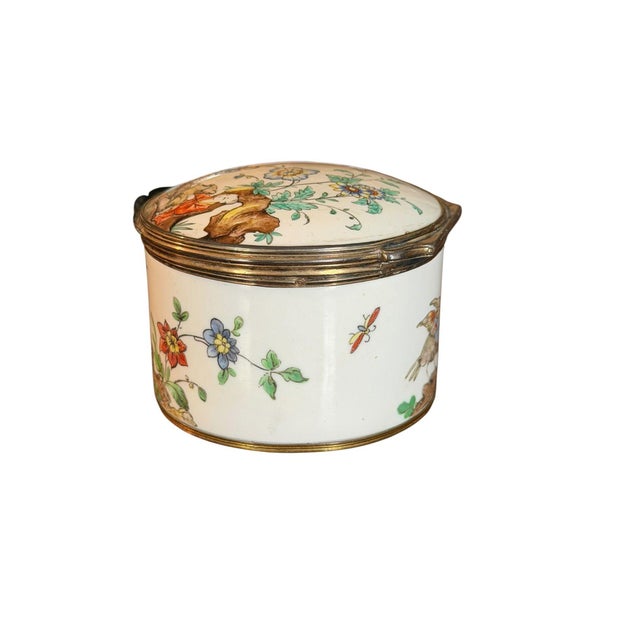 White 18th Century A Large Silver Gilt Mounted Chantilly Soft Paste Chinoiserie Snuff Box For Sale - Image 8 of 15
