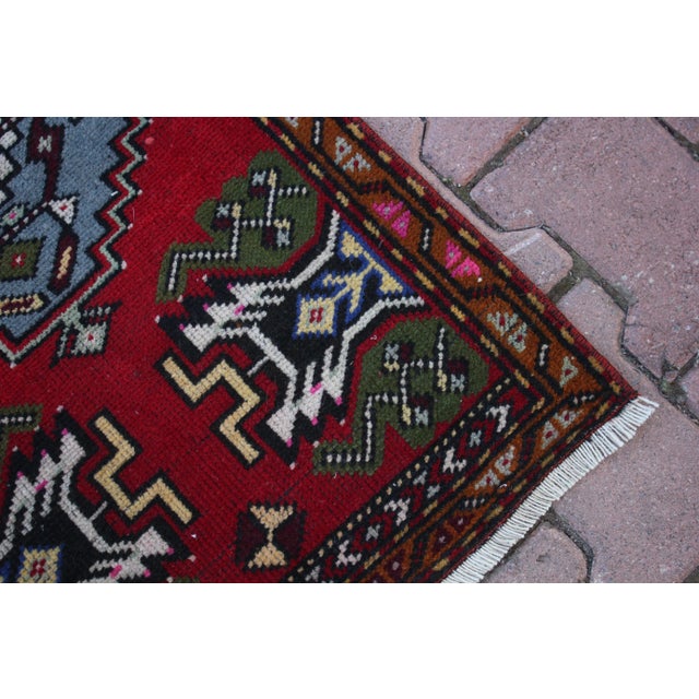 1960s 1960s Turkish Vintage Traditional Oushak Doormat Rug For Sale - Image 5 of 13