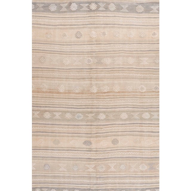 Vintage Circa 1940 Tan Turkish Kilim Flatweave Rug 5ft 5in X 10ft 8in For Sale In New York - Image 6 of 11