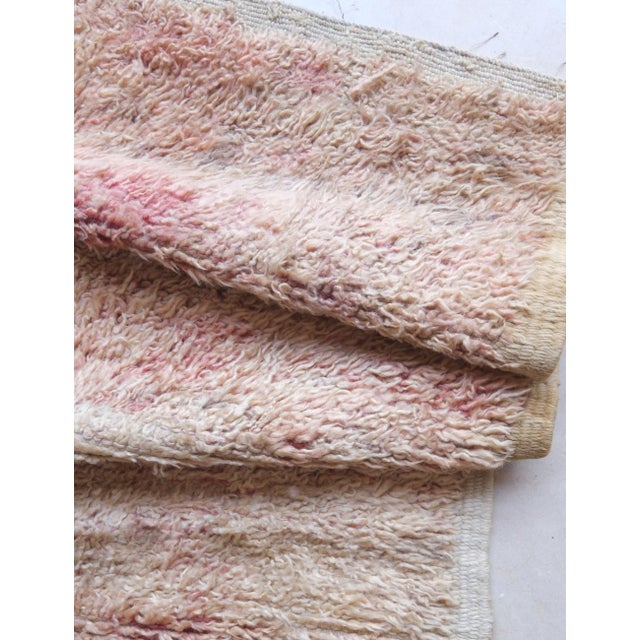 Peach Moroccan Beni MGuild Wool Rug - 8.6 X 5.9 Ft For Sale - Image 8 of 8