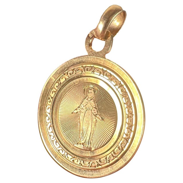 Antique French Engraved Virgin Mary 18 Karat Rose Gold Religious Medal Pendant, 1890s For Sale - Image 17 of 17
