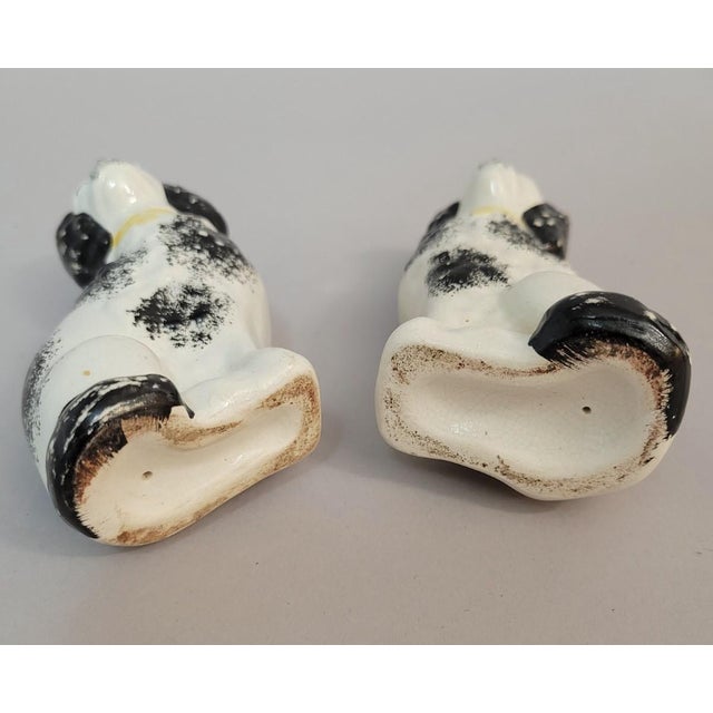 English Pair of Antique English Staffordshire Dogs With Sponge Decoration, C. 1840–1860 For Sale - Image 3 of 9
