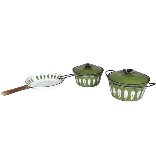 Mid 20th Century Catherineholm Lotus Pattern Cookware in Avocado and White Enamel- Set of 3 For Sale - Image 9 of 9