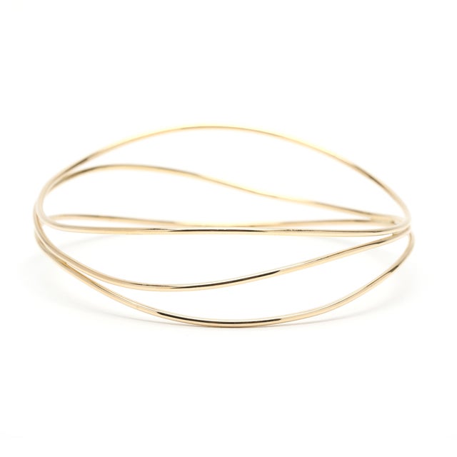 Circumference: 7.5 inches Width: 11/16 in. Weight: 7.3 dwts. / 11.4 grams Stamps "Tiffany & Co Elsa Peretti 750" w/ box...