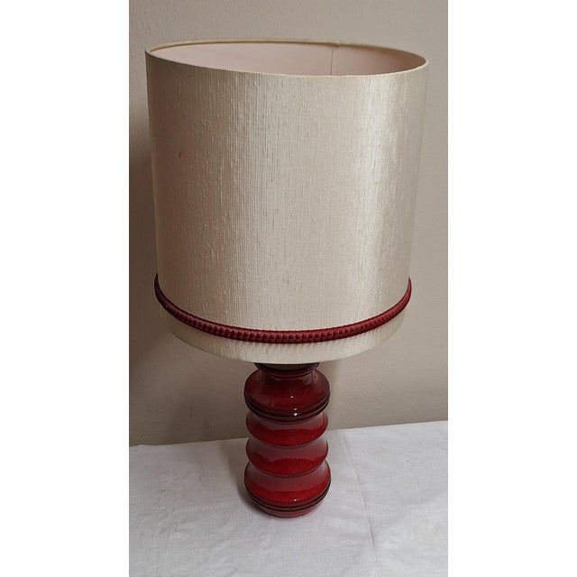 German Red Ceramic Table Lamp with Cream Fabric Shade, 1970s For Sale - Image 4 of 7
