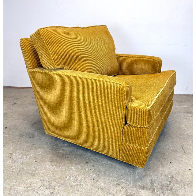 Milo Baughman 1960’s Mid Century Modern Milo Baughman Style Swivel Lounge Chair in Corduroy Restored For Sale - Image 4 of 12